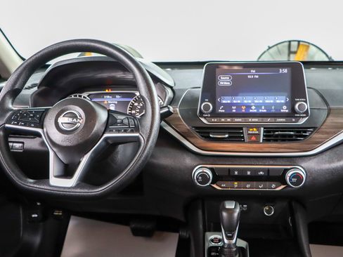 Used 2024 Nissan Altima 2.5 SV image 17