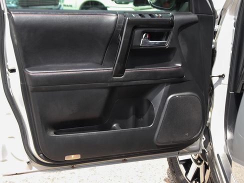Used 2020 Toyota 4Runner TRD Off-Road AWD/4WD image 17