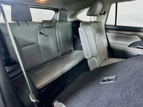 Used 2022 Toyota Highlander Platinum AWD/4WD image 27
