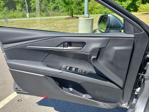 Used 2025 Toyota Camry SE FWD image 29