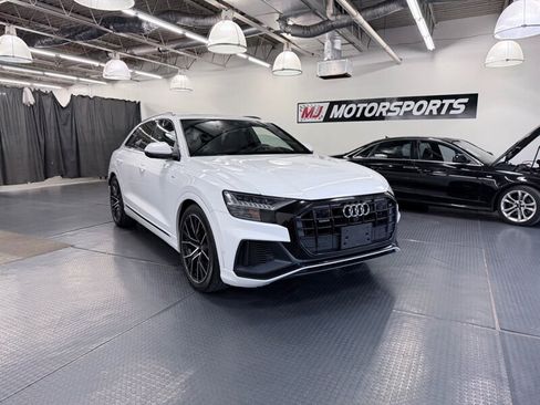 Used 2019 Audi Q8 Prestige w/ Luxury Package image 2