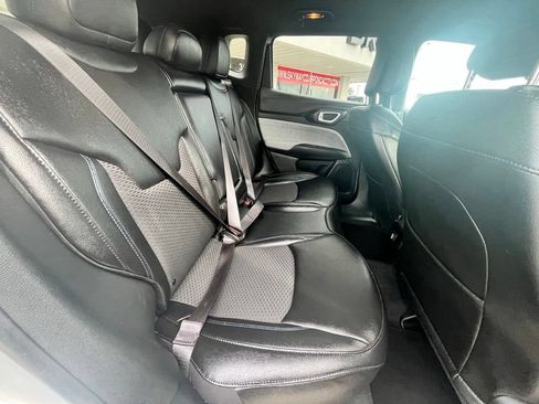 Used 2024 Jeep Compass Latitude AWD/4WD image 7