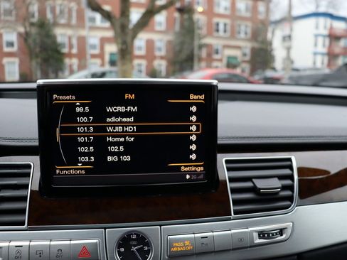 Used 2015 Audi A8 4.0T w/ Luxury Package image 11