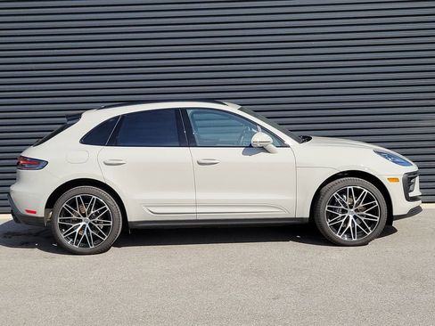 Certified 2025 Porsche Macan Base image 8