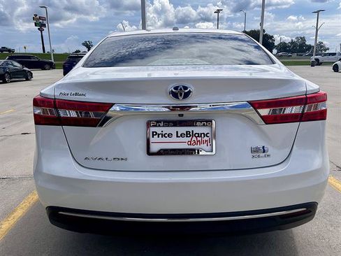 Used 2013 Toyota Avalon XLE Touring FWD image 4