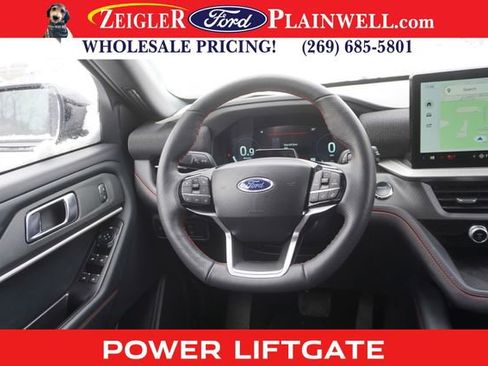 Used 2025 Ford Explorer ST-Line w/ ST-Line Street Pack image 12