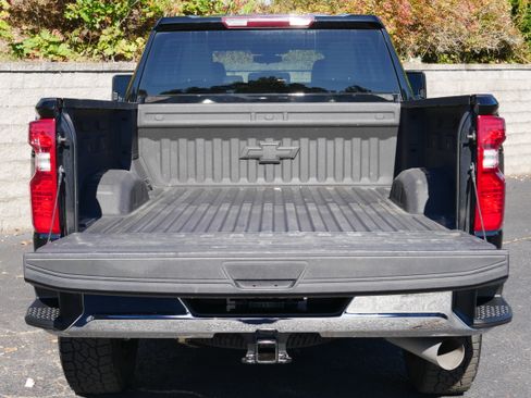 Certified 2022 Chevrolet Silverado 2500 LT w/ Convenience Package image 6
