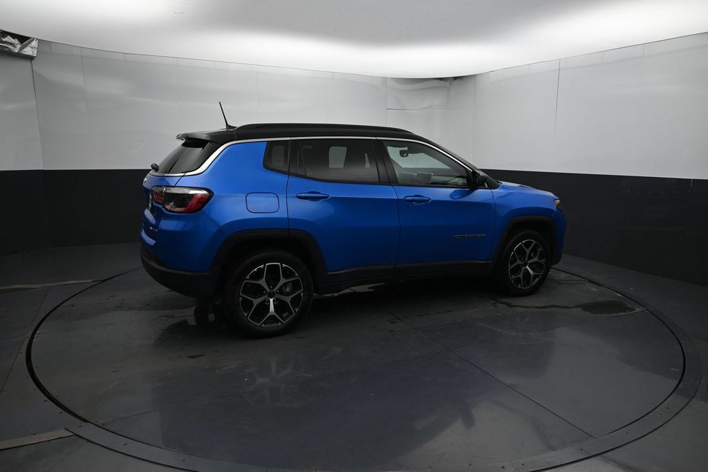Used 2025 Jeep Compass Limited AWD/4WD image 12