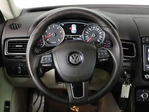 Used 2017 Volkswagen Touareg Sport AWD/4WD image 21