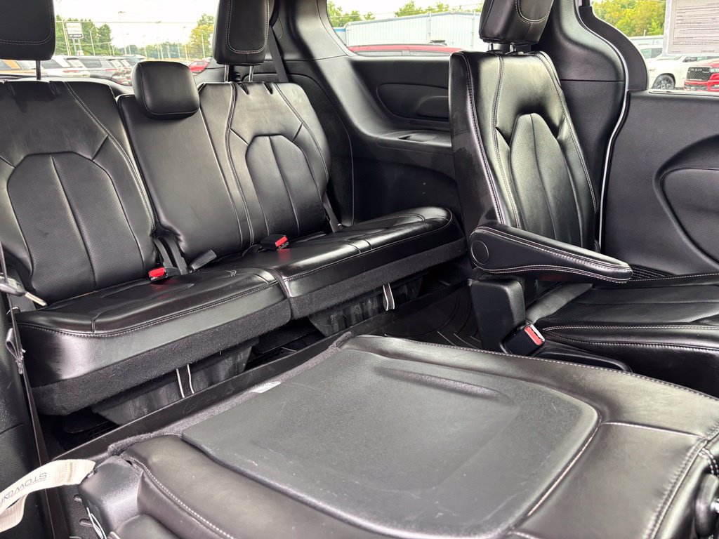 Used 2025 Chrysler Pacifica Select FWD image 21
