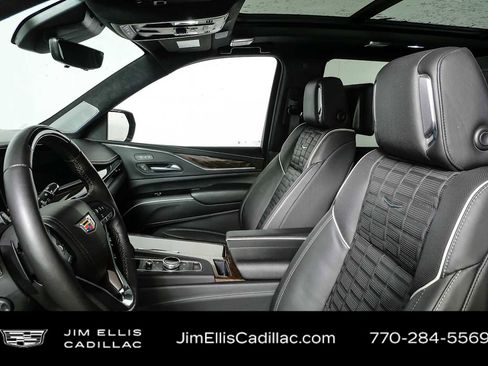 Used 2024 Cadillac Escalade Sport Platinum w/ LPO, ONYX Package AWD/4WD image 5