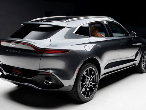 Used 2021 Aston Martin DBX image 31