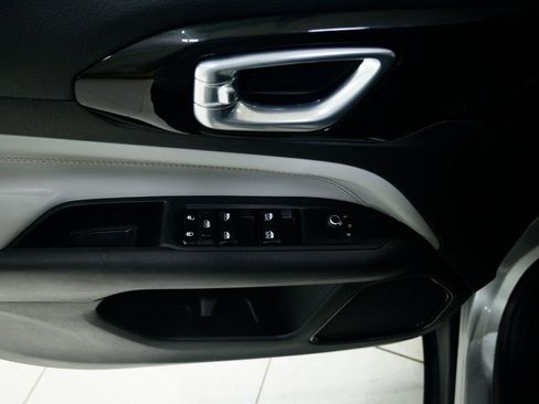 Used 2023 Jeep Compass Limited image 18