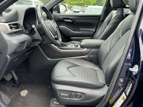 Used 2025 Toyota Highlander XSE AWD/4WD image 21