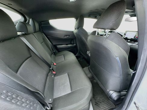 Used 2019 Toyota C-HR XLE FWD image 17