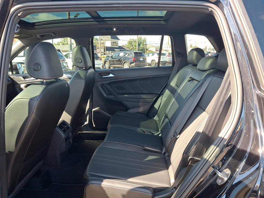 Used 2024 Volkswagen Tiguan SE R-Line AWD/4WD image 19