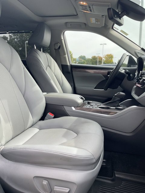 Used 2024 Toyota Highlander Limited AWD/4WD image 21