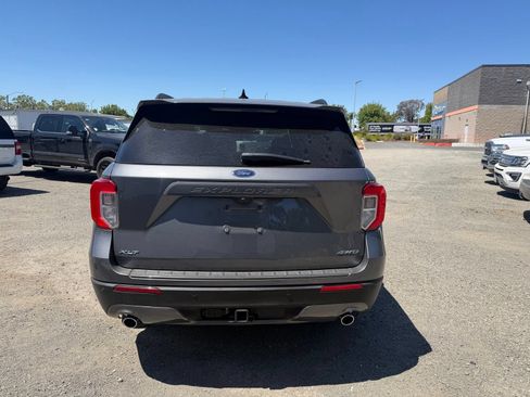Used 2021 Ford Explorer XLT w/ Equipment Group 202A AWD/4WD image 4