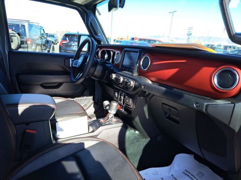 Used 2022 Jeep Gladiator Rubicon w/ Cold Weather Group image 32