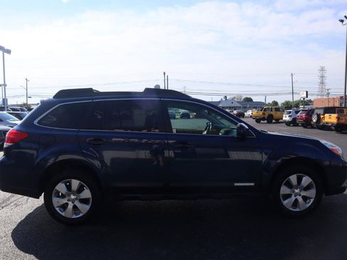 Used 2011 Subaru Outback 2.5i Limited w/ PWR Moonroof Pkg AWD/4WD image 6