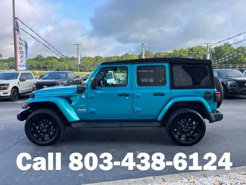 Used 2024 Jeep Wrangler Unlimited Sahara w/ Technology Group AWD/4WD image 42