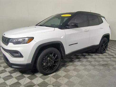 Certified 2023 Jeep Compass Altitude w/ Convenience Group image 9