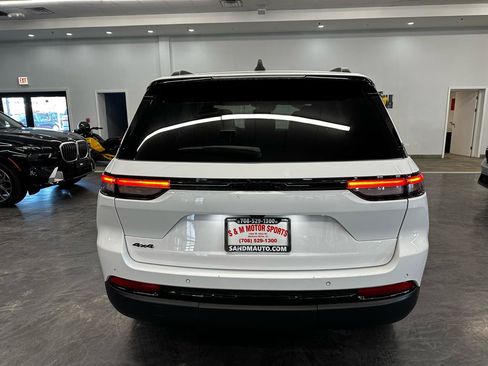 Used 2024 Jeep Grand Cherokee Altitude image 6