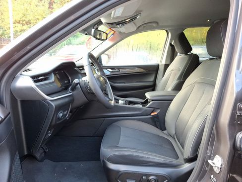 Certified 2023 Jeep Grand Cherokee Laredo w/ Luxury Tech Group I image 14