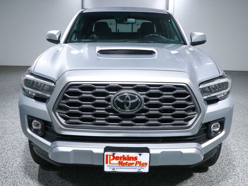 Used 2022 Toyota Tacoma TRD Sport w/ Technology Package AWD/4WD image 4