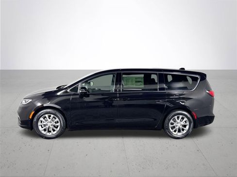 New 2026 Chrysler Pacifica Limited w/ Uconnect Theater Family Group image 9