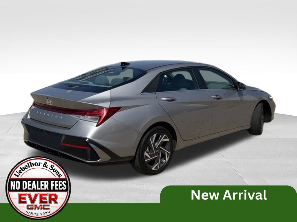 Used 2025 Hyundai Elantra SEL FWD image 6