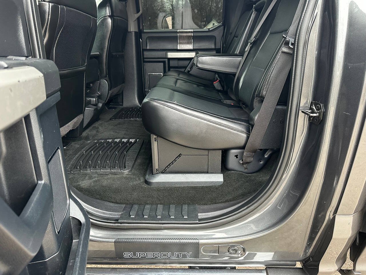 Used 2017 Ford F250 Lariat w/ FX4 Off-Road Package AWD/4WD image 38