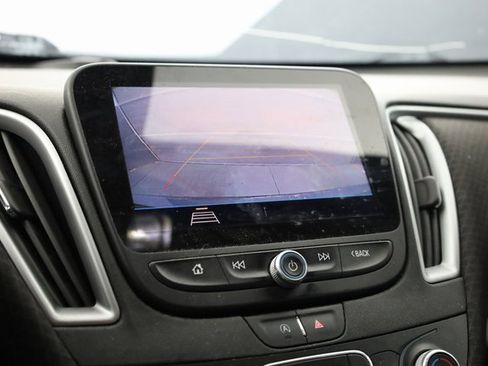 Used 2020 Chevrolet Malibu LS image 16