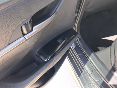 Used 2025 Toyota Camry SE FWD image 11