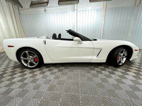 Used 2010 Chevrolet Corvette Convertible w/ Preferred Equipment Group image 19