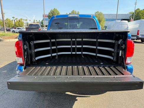 Used 2017 Toyota Tacoma TRD Sport w/ Exterior Package RWD image 18