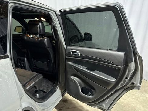Used 2019 Jeep Grand Cherokee Altitude AWD/4WD image 33