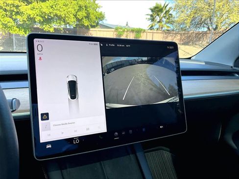 Used 2022 Tesla Model Y Long Range image 24