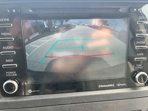 Used 2020 Toyota Sienna XLE Premium FWD image 11