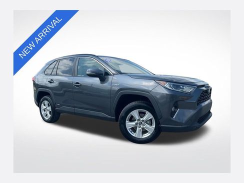 Used 2020 Toyota RAV4 XLE AWD/4WD image 1