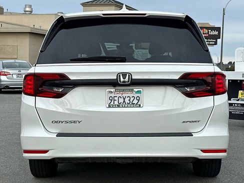 Used 2023 Honda Odyssey Sport image 4
