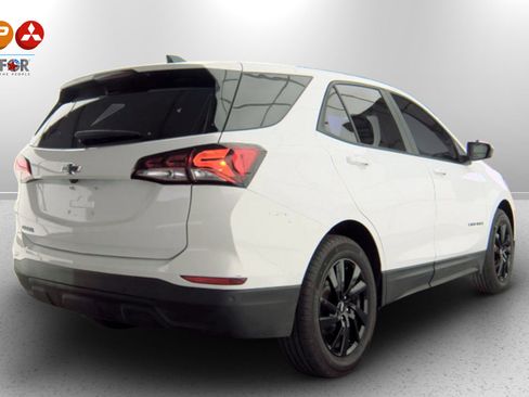 Used 2024 Chevrolet Equinox LS w/ LS Convenience Package image 2