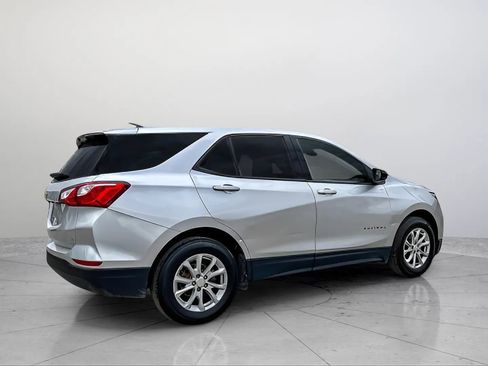 Used 2019 Chevrolet Equinox LS w/ LS Convenience Package image 4