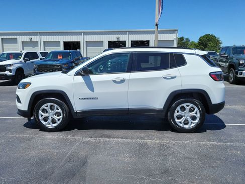 Used 2024 Jeep Compass Latitude AWD/4WD image 6