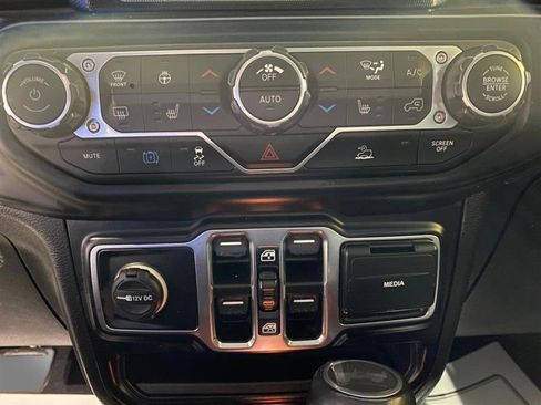 Used 2022 Jeep Wrangler Unlimited Sahara w/ Cold Weather Group AWD/4WD image 18