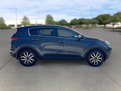 Used 2018 Kia Sportage EX image 9