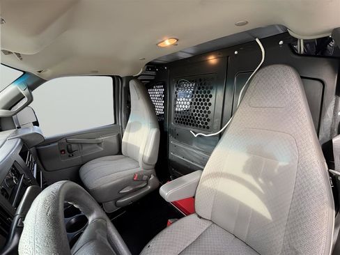 Used 2019 Chevrolet Express 2500 w/ Driver Convenience Package image 15