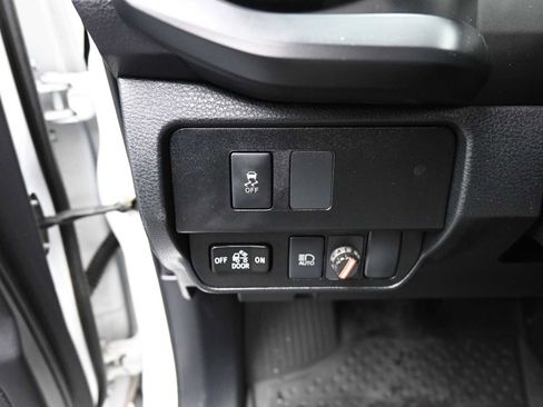 Used 2022 Toyota Tacoma SR image 18