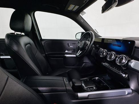 Used 2023 Mercedes-Benz GLB 250 w/ Premium Package image 44