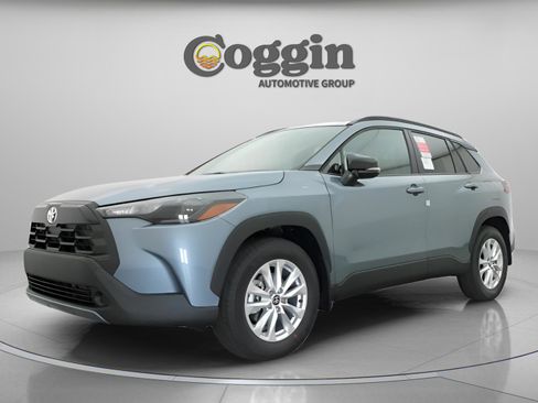 New 2026 Toyota Corolla Cross LE w/ Moonroof Package image 2